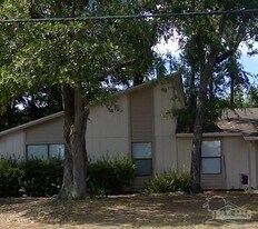 10049 Hillview Rd in Pensacola, FL - Building Photo
