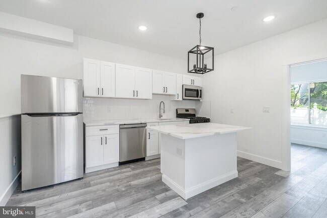 4111 Parrish St photo'