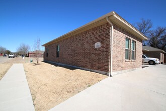 205 Stewart Bend Ct in Azle, TX - Foto de edificio - Building Photo