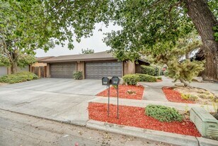 1441 W Norwich Ave in Fresno, CA - Building Photo