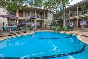 Villa Navarone in San Antonio, TX - Building Photo