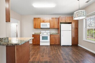 1083 Soaring Way NE in Marietta, GA - Foto de edificio - Building Photo