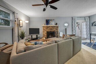 2815 Misty Garden Cir in Tallahassee, FL - Foto de edificio - Building Photo