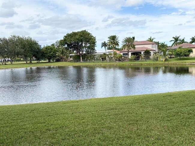 3530 NW 87th Ave in Hollywood, FL - Building Photo - Building Photo