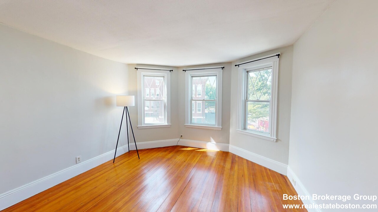 30 Roseclair St, Unit 2 in Boston, MA - Building Photo