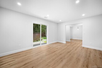 182 Birchwood Rd in Coram, NY - Building Photo - Building Photo