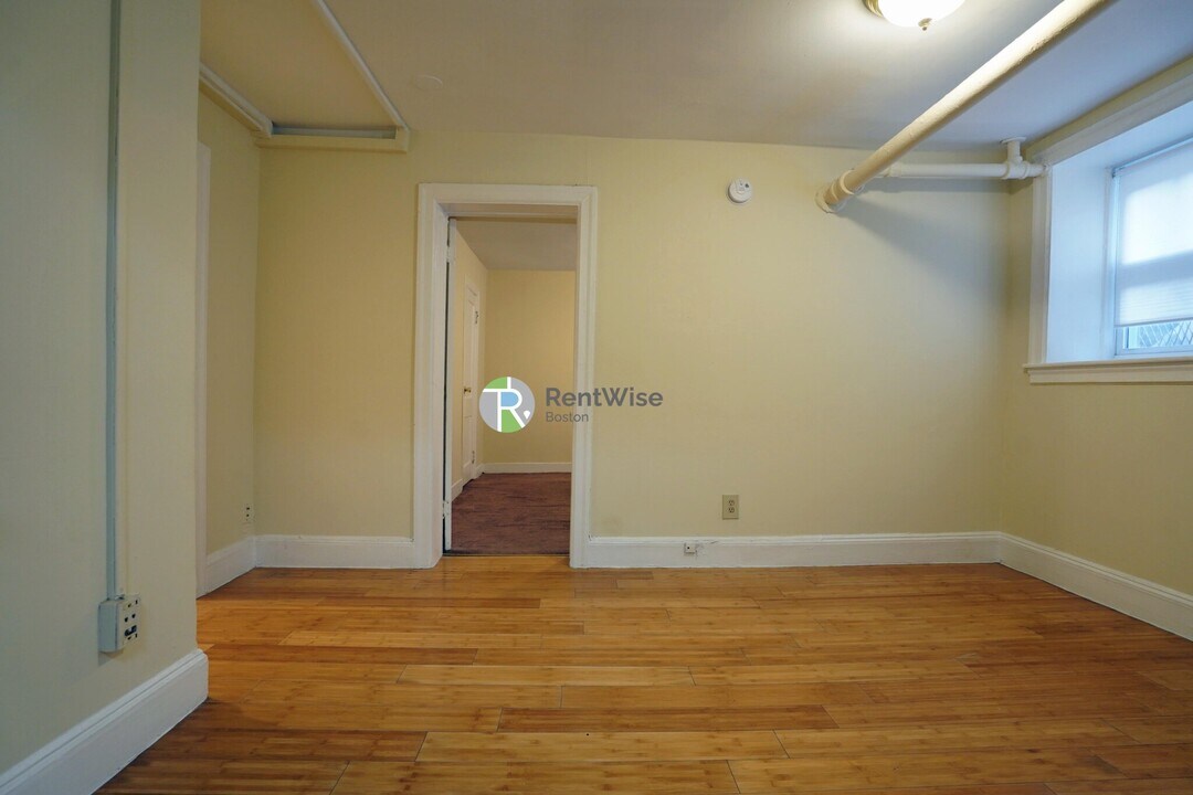 35 Gardner St in Boston, MA - Building Photo