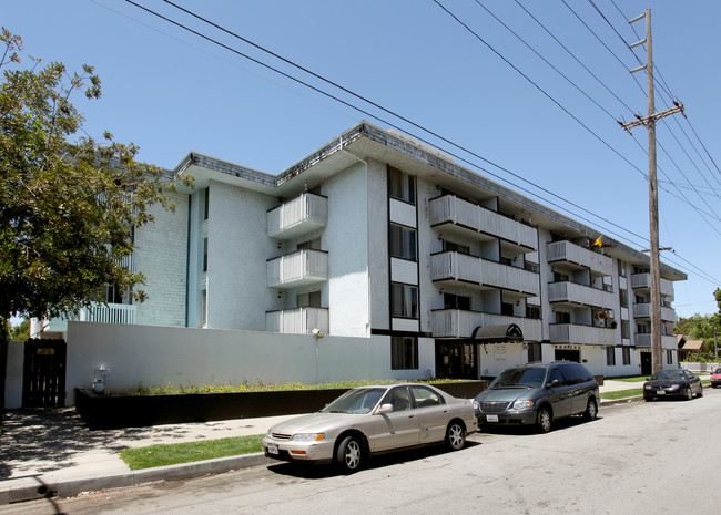 Newport Plaza in Long Beach, CA - Building Photo - Building Photo