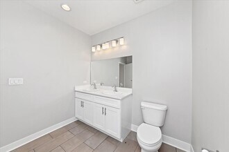 3120 N Broadway St, Unit 305 in Chicago, IL - Building Photo - Building Photo
