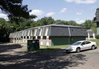 Whispering Pines Apartments in Memphis, TN - Foto de edificio - Building Photo