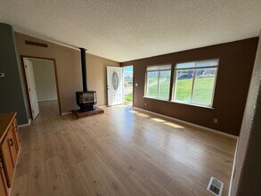 3023 SW Overlook Pl in Pendleton, OR - Building Photo - Building Photo