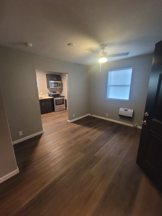 409 N Sterling Ave in Sugar Creek, MO - Building Photo