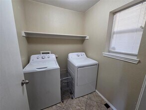 2326 Kingsway Dr in Arlington, TX - Building Photo - Building Photo