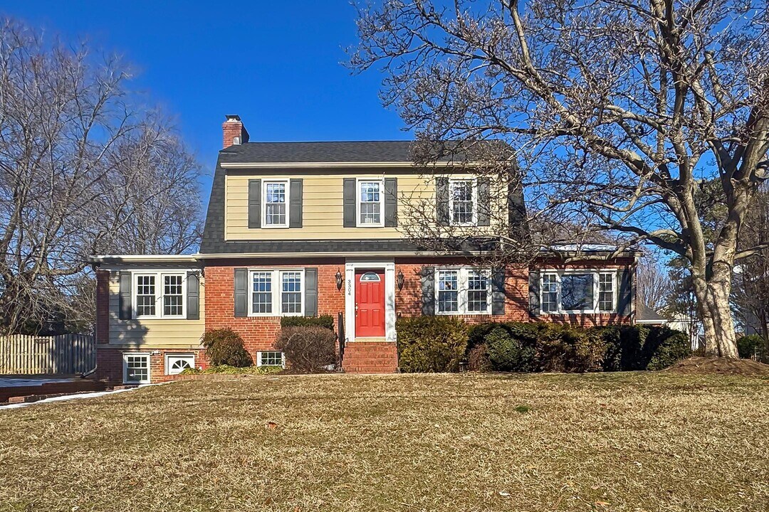 3304 Arundel Ave in Alexandria, VA - Foto de edificio