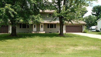 N2724 Duvenick Ln in Waupaca, WI - Building Photo