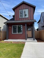 6320 SE 87th Ave in Portland, OR - Building Photo