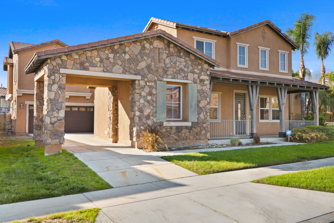 7512 Oakford Ct in Rancho Cucamonga, CA - Foto de edificio