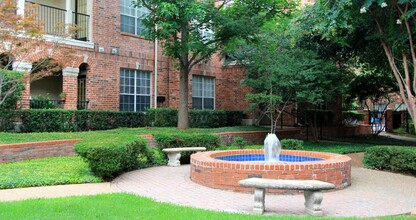 The Saxony Apartments in Dallas, TX - Foto de edificio - Building Photo