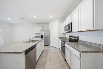 32597 Kobuk Valley Ave in Wesley Chapel, FL - Building Photo - Building Photo