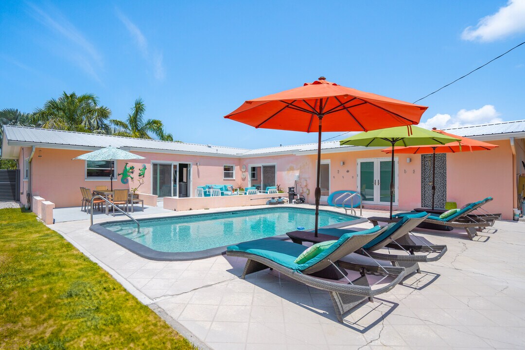 4056 38th Way S in St. Petersburg, FL - Building Photo