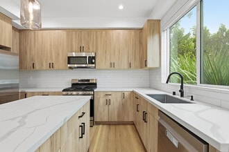 5809 Kester Ave in Van Nuys, CA - Building Photo - Building Photo