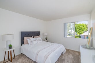 Carmel Pointe in Sacramento, CA - Building Photo - Interior Photo