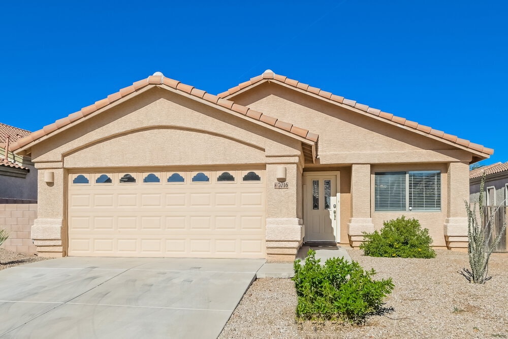 7016 W Dupont Way in Tucson, AZ - Foto de edificio