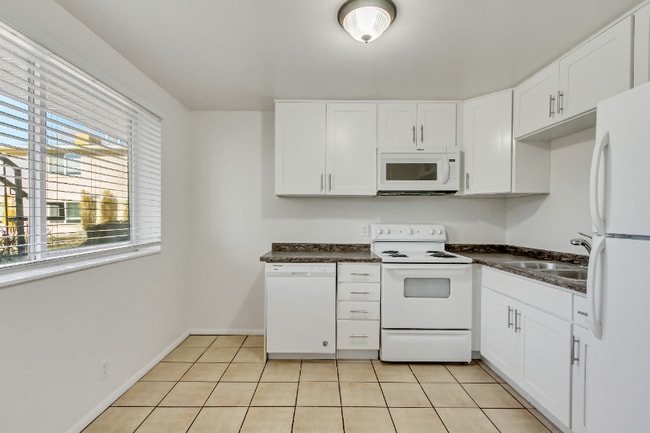 2111 E 3300 S, Unit Apt B in Salt Lake City, UT - Foto de edificio - Building Photo