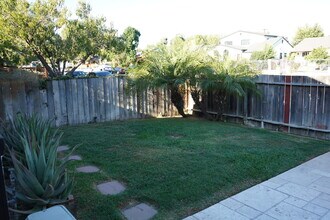 7857 Louise Ave in Northridge, CA - Foto de edificio - Building Photo