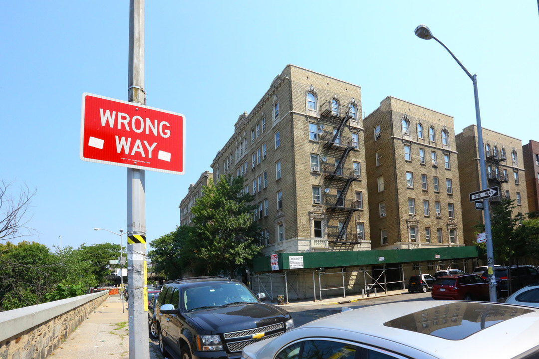 217 Haven Ave in New York, NY - Foto de edificio