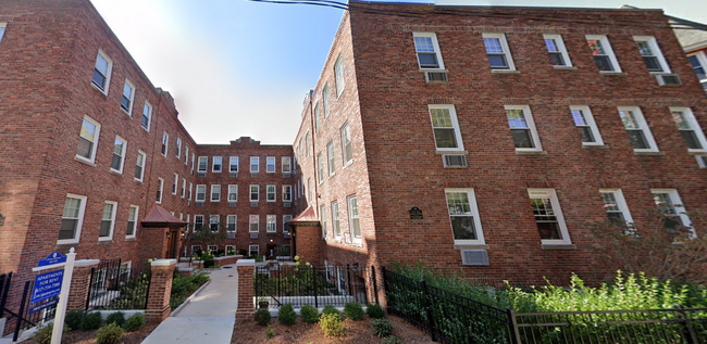 34 Harris St, Unit 5 in Brookline, MA - Building Photo - Building Photo