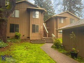 7187 SW Childs Rd in Lake Oswego, OR - Building Photo