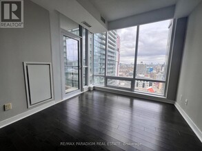 295-2295 Adelaide St W in Toronto, ON - Building Photo - Building Photo