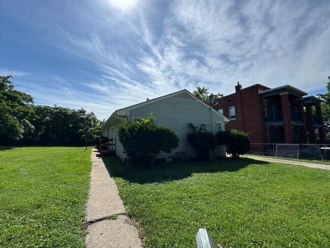 4511 Virginia Ave, Unit 1 in Kansas City, MO - Foto de edificio - Building Photo
