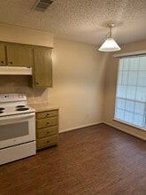 1429 W Fairmont St in Longview, TX - Foto de edificio - Building Photo