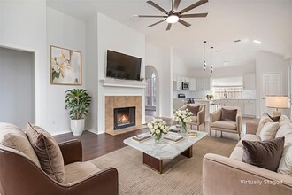 7318 Harbor Dr in Rowlett, TX - Foto de edificio - Building Photo