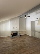 17113 Palisades Cir in Pacific Palisades, CA - Foto de edificio - Building Photo