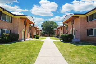 Villa Gardens Apartments in Midwest City, OK - Building Photo