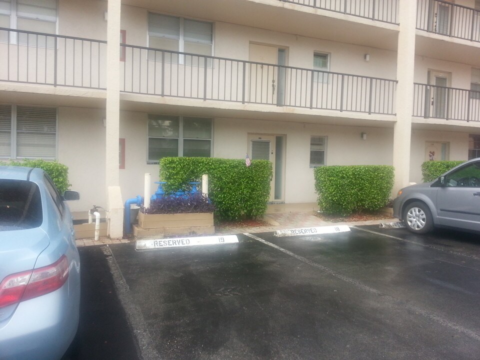 2571 Aragon Blvd, Unit #113 in Sunrise, FL - Building Photo