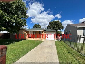 6207 Booth Ln in Sacramento, CA - Building Photo - Building Photo