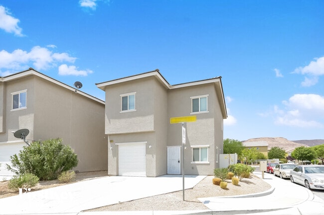 6707 Pocket Wood St in Las Vegas, NV - Building Photo - Building Photo