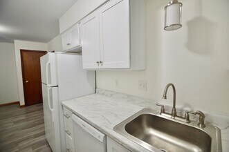 115 Short Beach Rd in Stratford, CT - Foto de edificio - Building Photo