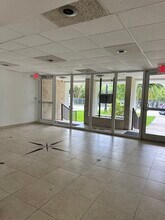 250 Sunny Isles Blvd, Unit 453 in Sunny Isles Beach, FL - Building Photo - Building Photo