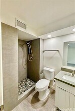 245 Iolani Ave in Honolulu, HI - Building Photo - Building Photo