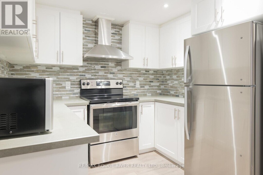 478 Summerpark Cres in Pickering, ON - Building Photo