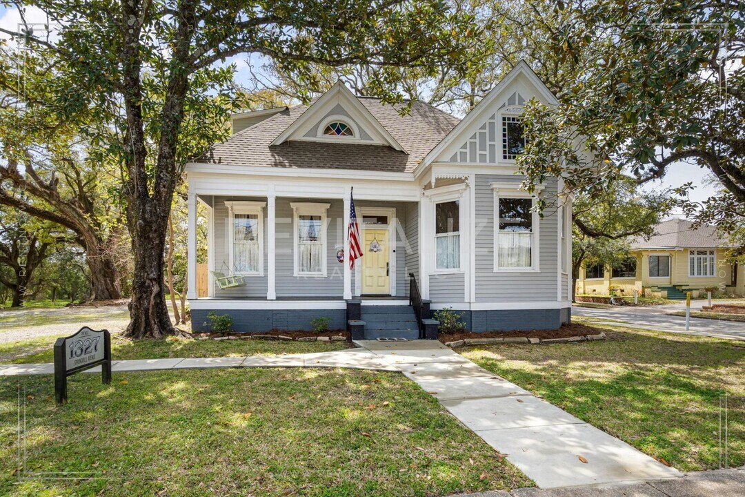 1327 SpringHill Ave in Mobile, AL - Foto de edificio