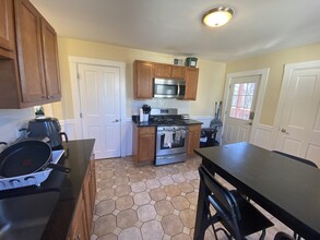 176 Elm St, Unit 1 in North Cambridge, MA - Foto de edificio - Building Photo