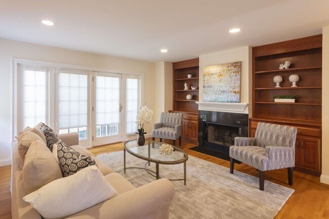 1077 Boylston St, Unit 1077