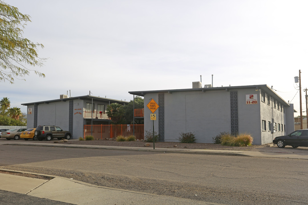 Olive Tree Apartments in Tucson, AZ - Building Photo