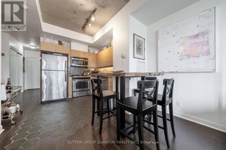 127-1127 Queen St E in Toronto, ON - Building Photo - Building Photo